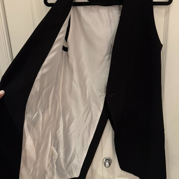 Alice + Olivia Elegant Black Sleeveless Vest - Picture 3 of 7